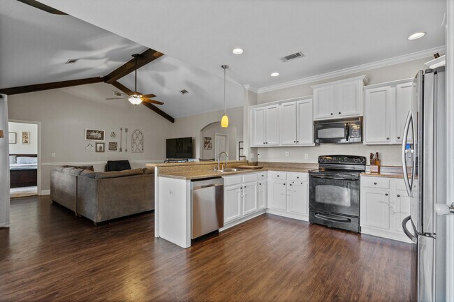 Building Photo - 730 Lime Ln