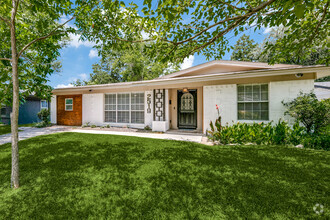Building Photo - 2519 Highwood Dr