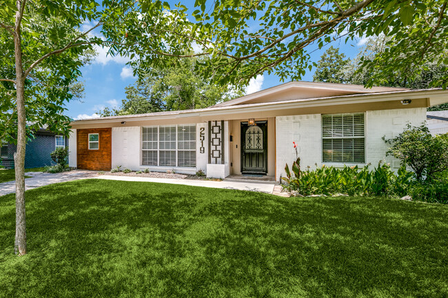 Primary Photo - 2519 Highwood Dr