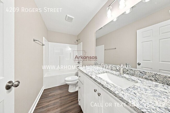 Building Photo - 4209 Rogers St