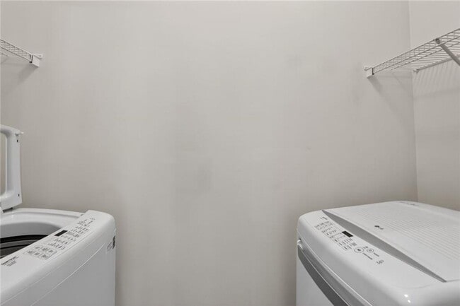 Building Photo - 11 Perimeter Center E