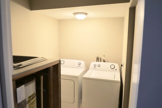 Building Photo - Cozy Remodeled 3-bedroom 2 bath Home - Close to State Capitol - On BUS LINE