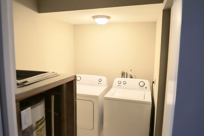 Building Photo - Recently Remodeled 3 bedroom 2 bath Home - Close to State Capitol - On BUS LINE