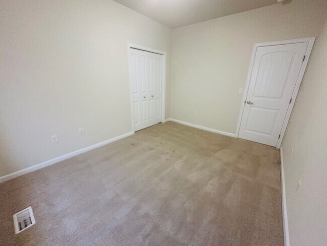 Building Photo - Exceptionally maintained Single level 3 bedroom home available soon!