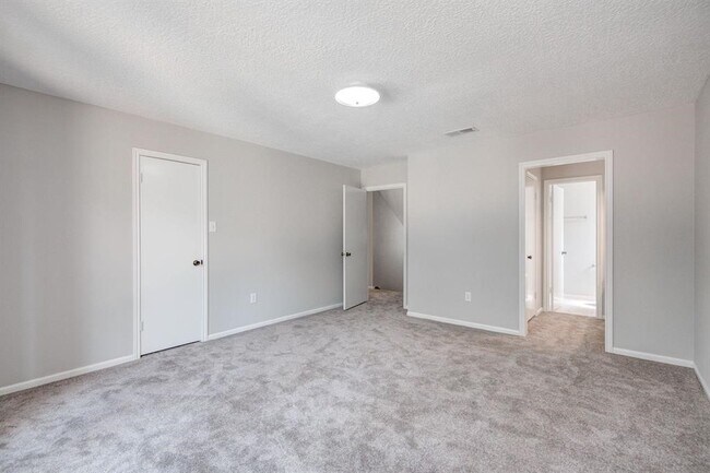 Building Photo - 11918 Glenway Dr