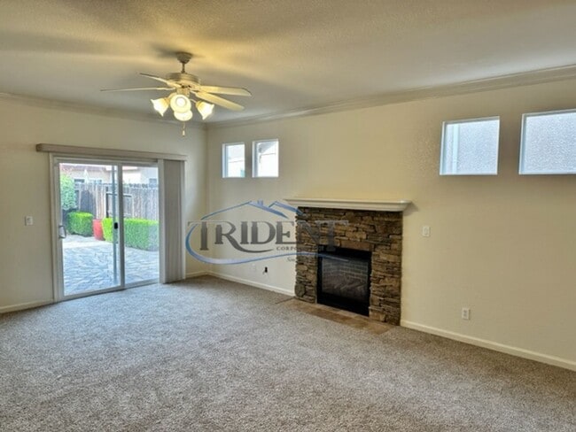 Building Photo - Beautiful 3 bedroom, 2 house