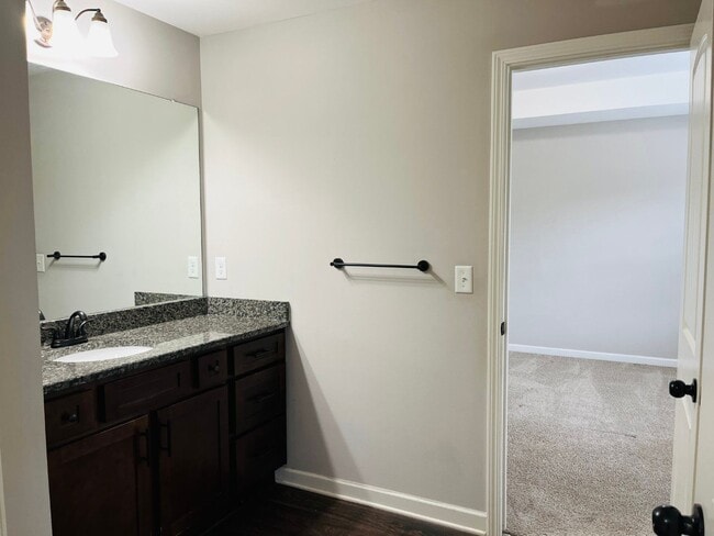 Building Photo - WOW! 5 bed, 4 full baths, brick exterior, ...