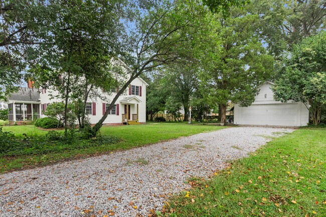 Building Photo - 1609 Lucerne Way