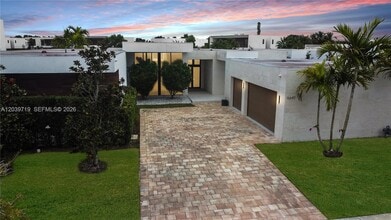 Building Photo - 16640 Sunset Way