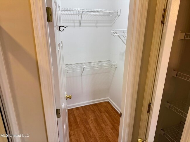 Building Photo - 8289 Clubview Dr