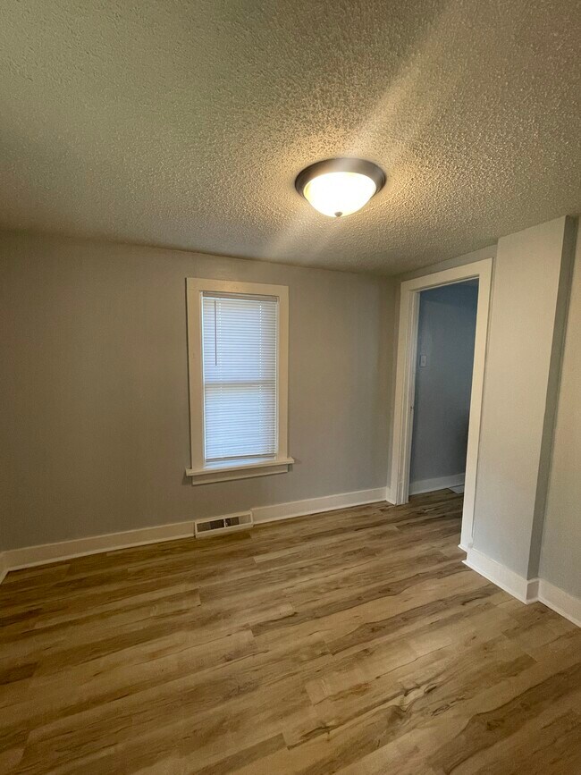 Building Photo - 501 S 34th St