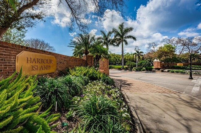 Building Photo - 924 Hemingway Cir