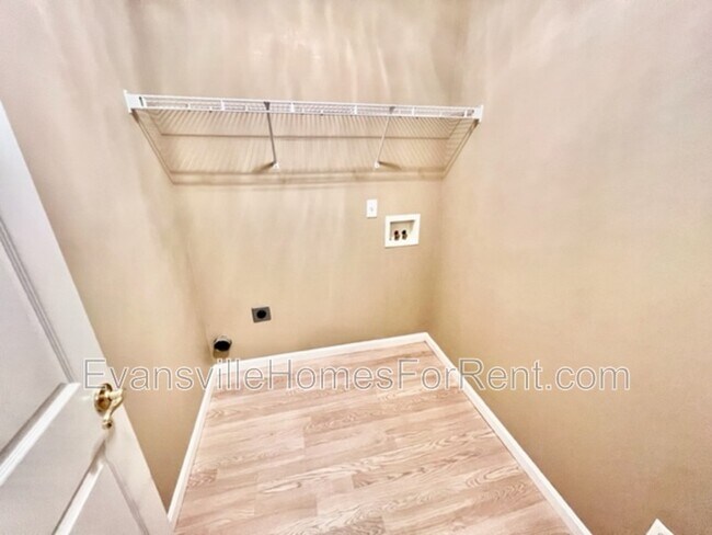 Building Photo - 4035 Pine Dr
