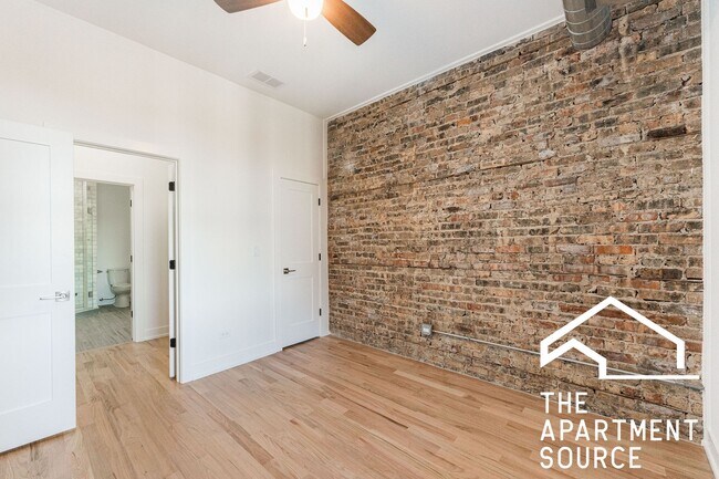 Building Photo - 2620 N Milwaukee Ave