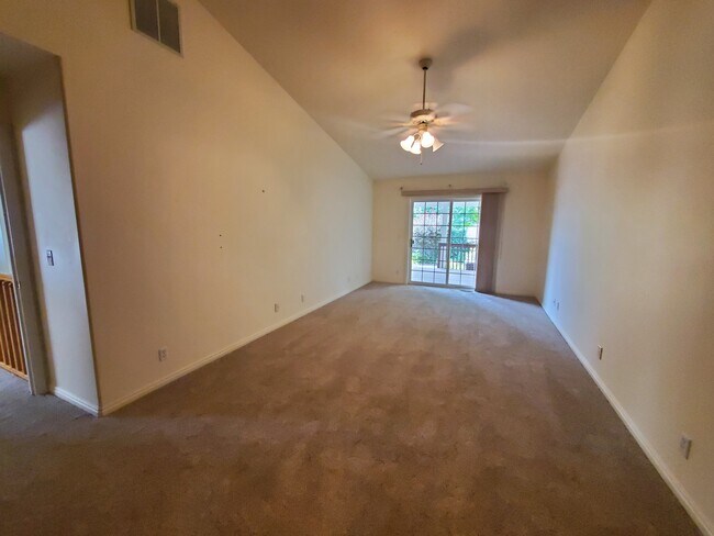 Building Photo - 920 Summerset Ct