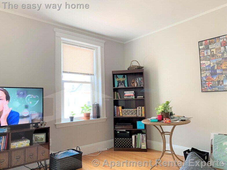 Building Photo - 170 Maple St