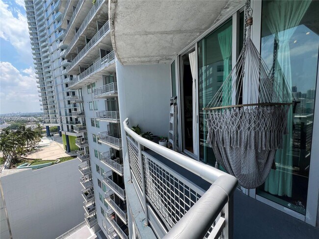 Building Photo - 690 SW 1st Ct