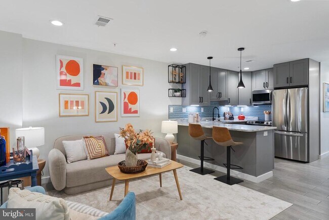 Building Photo - 210 Varnum St NW