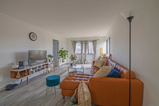 Building Photo - 39 Lance Cir