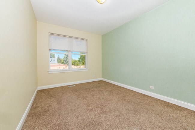 Building Photo - 1193 S Grove Ave