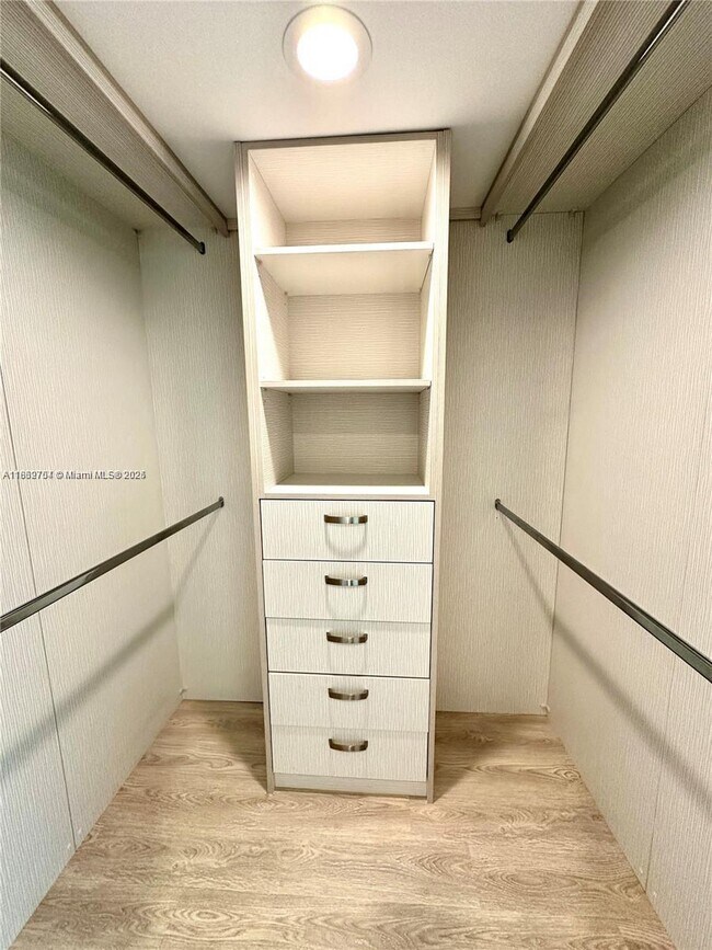 Building Photo - 201 Golden Isles Dr