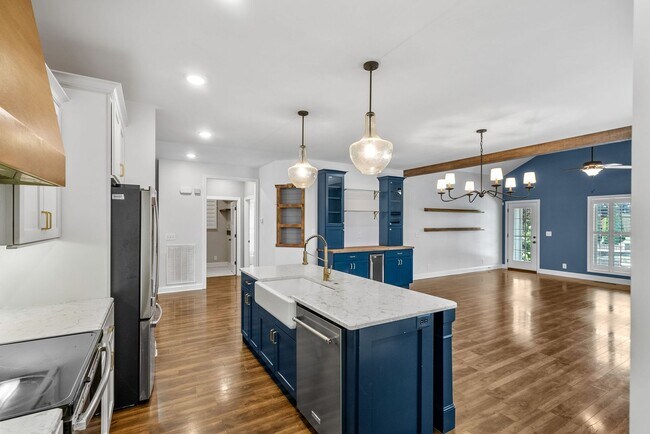 Building Photo - Elegant 4-Bedroom Home with Vaulted Ceilin...