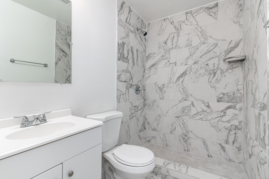 Building Photo - 233 SW 21st St