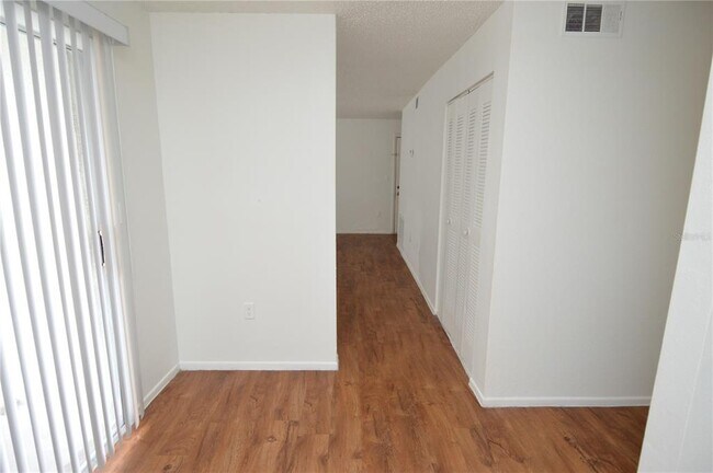 Building Photo - 8425 Cerro Cir