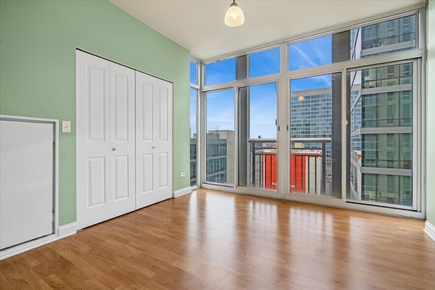 Building Photo - 1400 S Michigan Ave