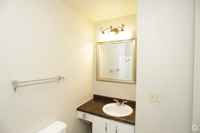 1BR, 1BA - 725 SF - Clear View