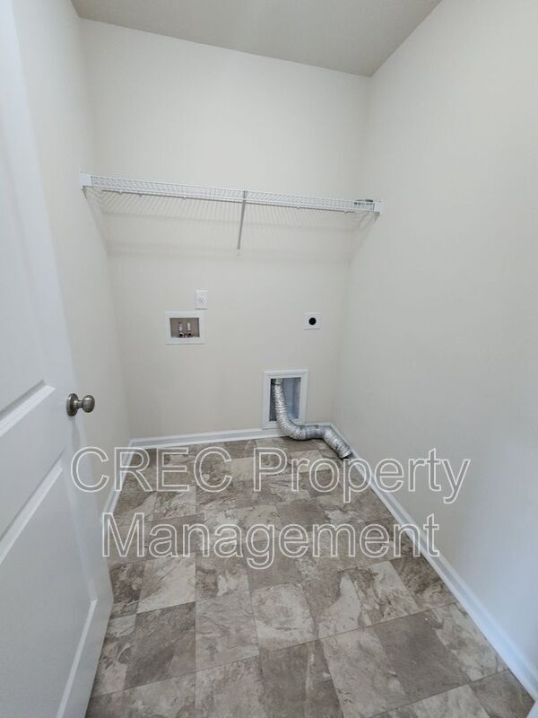 Building Photo - 260 Hyrne Dr