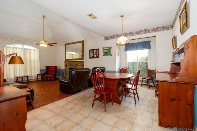 Building Photo - 11918 Spring Meadow Dr