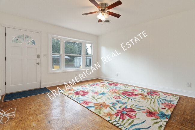 Building Photo - 305 Meggs Dr NE