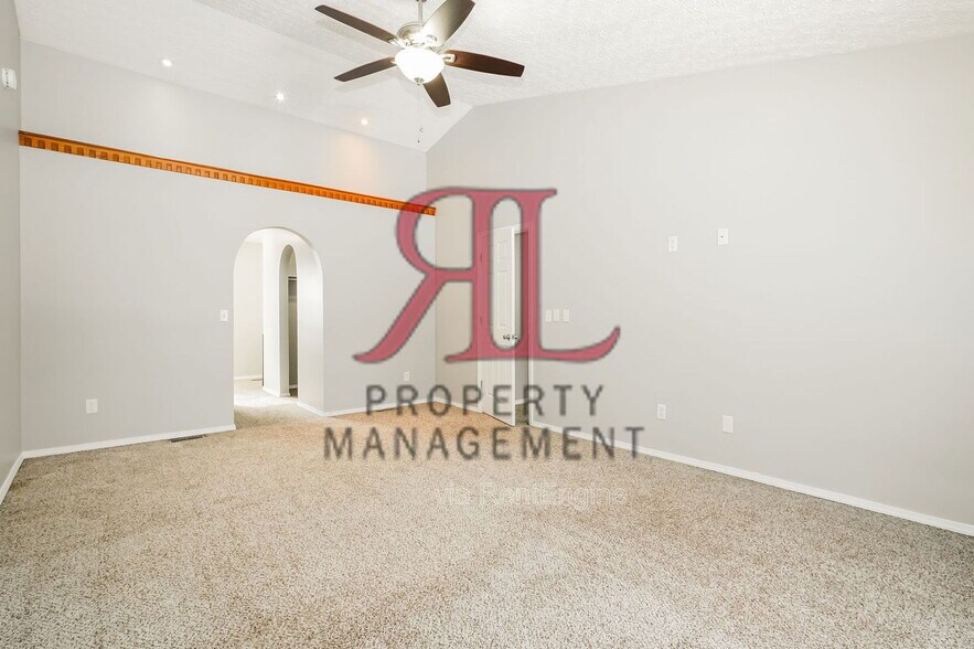 Building Photo - 26 E Woodfield Dr