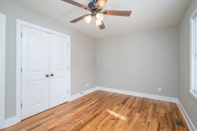 Building Photo - Remarkably Renovated Ranch in the Heart of Maiden!