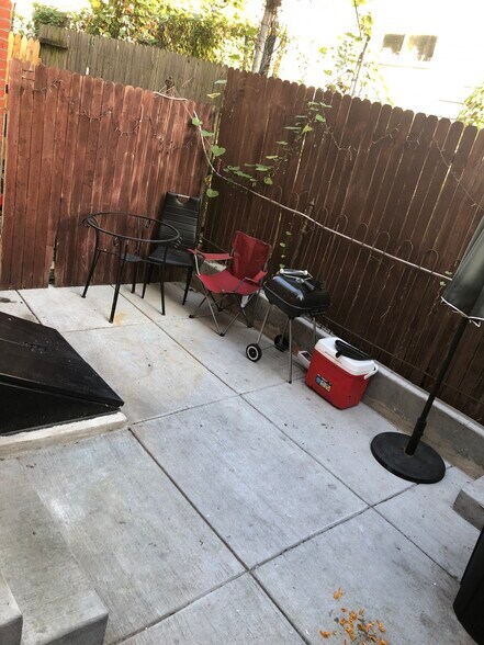 patio - 861 E Westmoreland St
