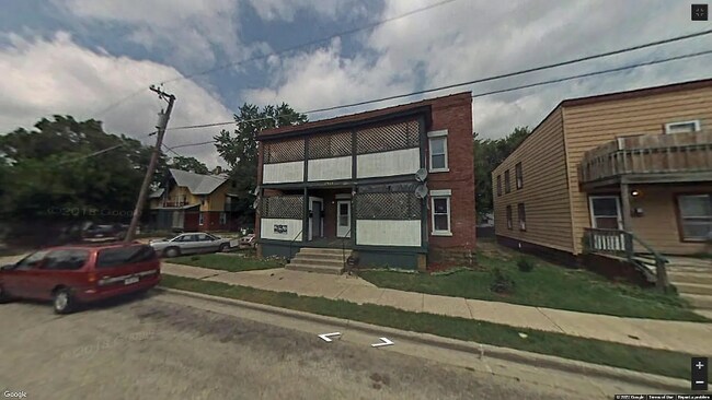 Building Photo - 1320 Home Pl