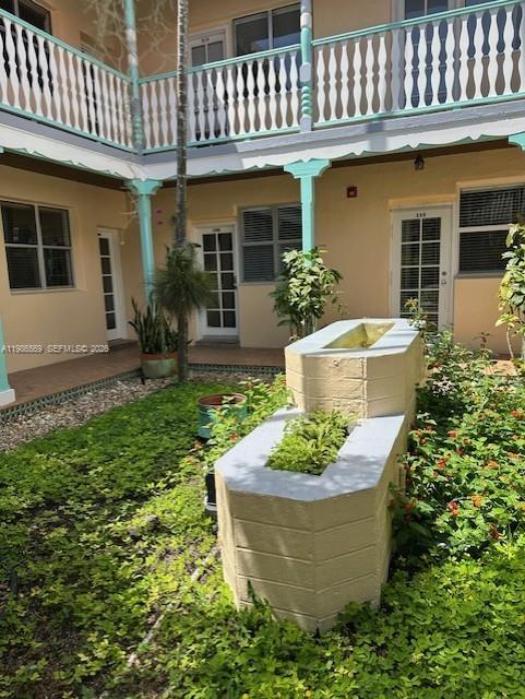 Building Photo - 736 13th St