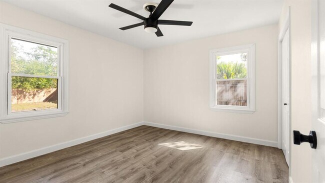 Building Photo - 2118 Fordham Ln