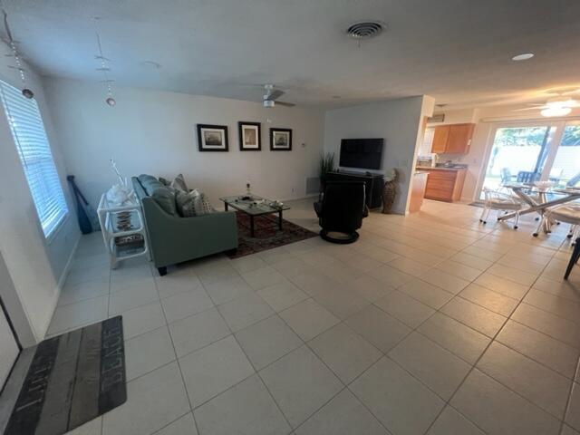 Building Photo - 1260 Manor Dr