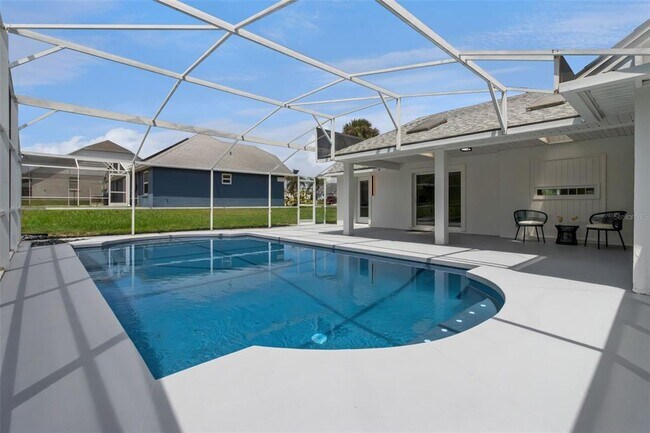 Building Photo - 5424 Loma Vista Dr E