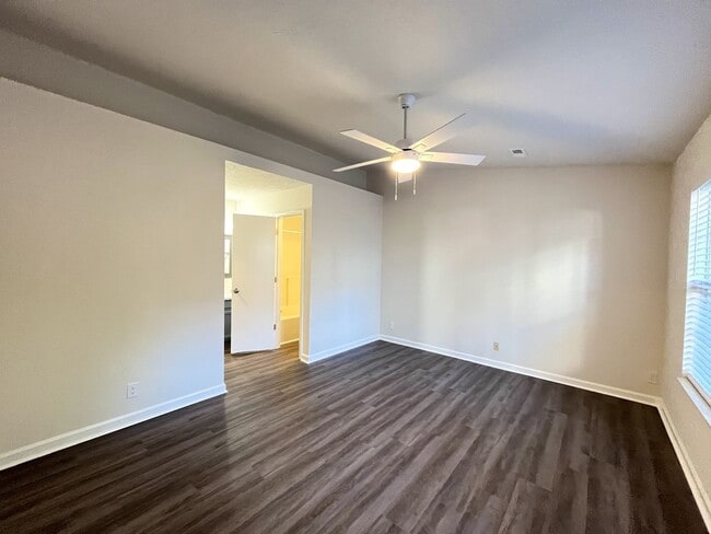 Building Photo - 3BR/2BA Hermitage Rental Minutes from I-40...