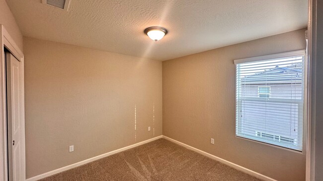 Building Photo - ***JUST REDUCED & MOVE IN SPECIAL!!!*** 3 bedroom, 2 bathroom located in Beautiful Madera