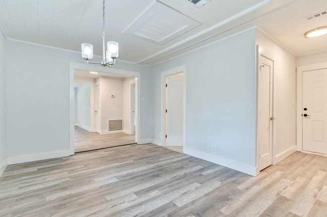 Building Photo - 129 Sioux Trail