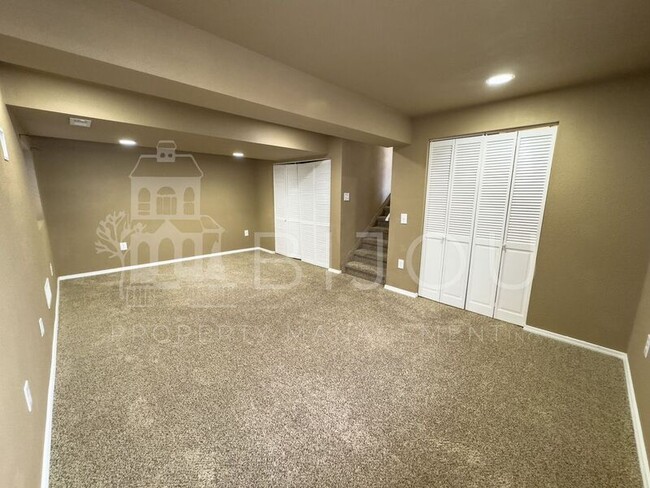 Building Photo - 850 Marshall Dr