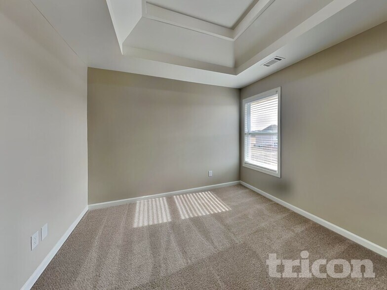 Building Photo - 905 Southfork Dr