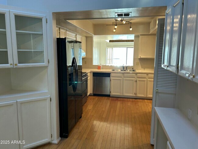 Building Photo - 5736 N 25th St