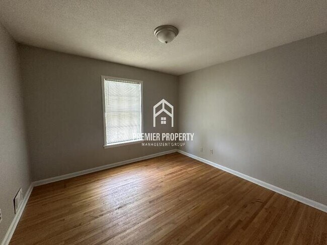Building Photo - 5288 Oak Meadow Ave