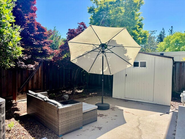 Building Photo - Bright & Airy 3-Bedroom Condo in Prime Moraga Location!