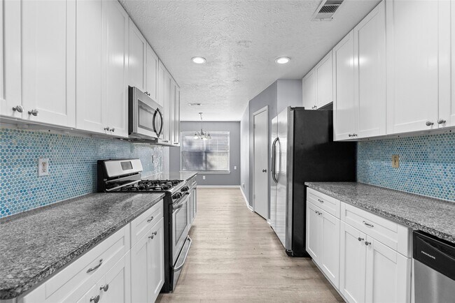 Building Photo - 2826 Wood Hollow Dr